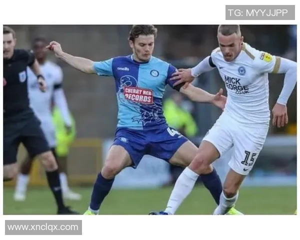 威科姆主场迎战雷丁队双方争夺关键三分的激烈对决